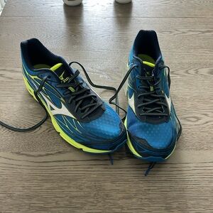 Men’s Mizuno Running Shoes